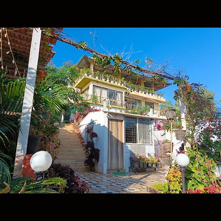 Strawberry County Hotel พันช์กานี ภายนอก รูปภาพ