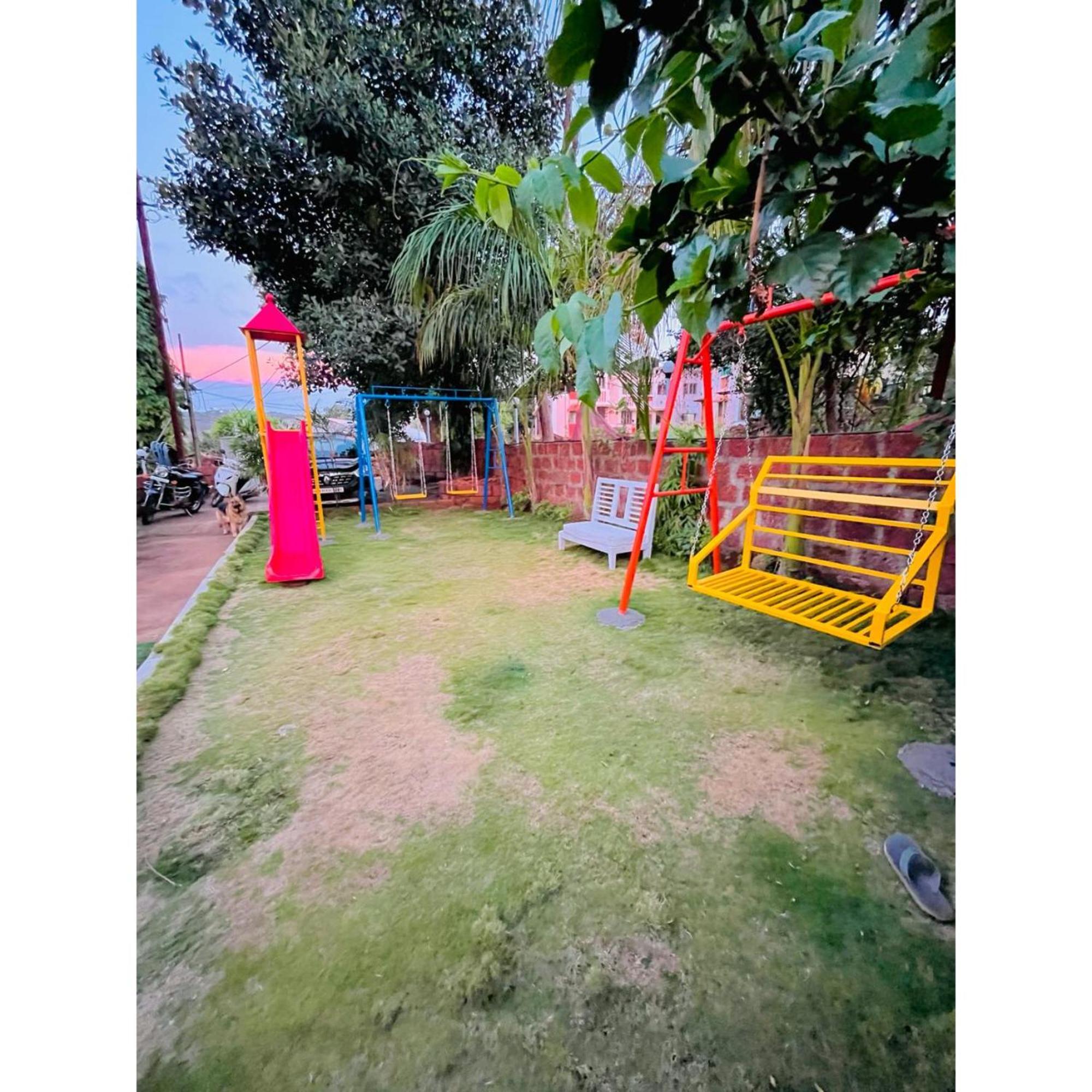 Strawberry County Hotel พันช์กานี ภายนอก รูปภาพ