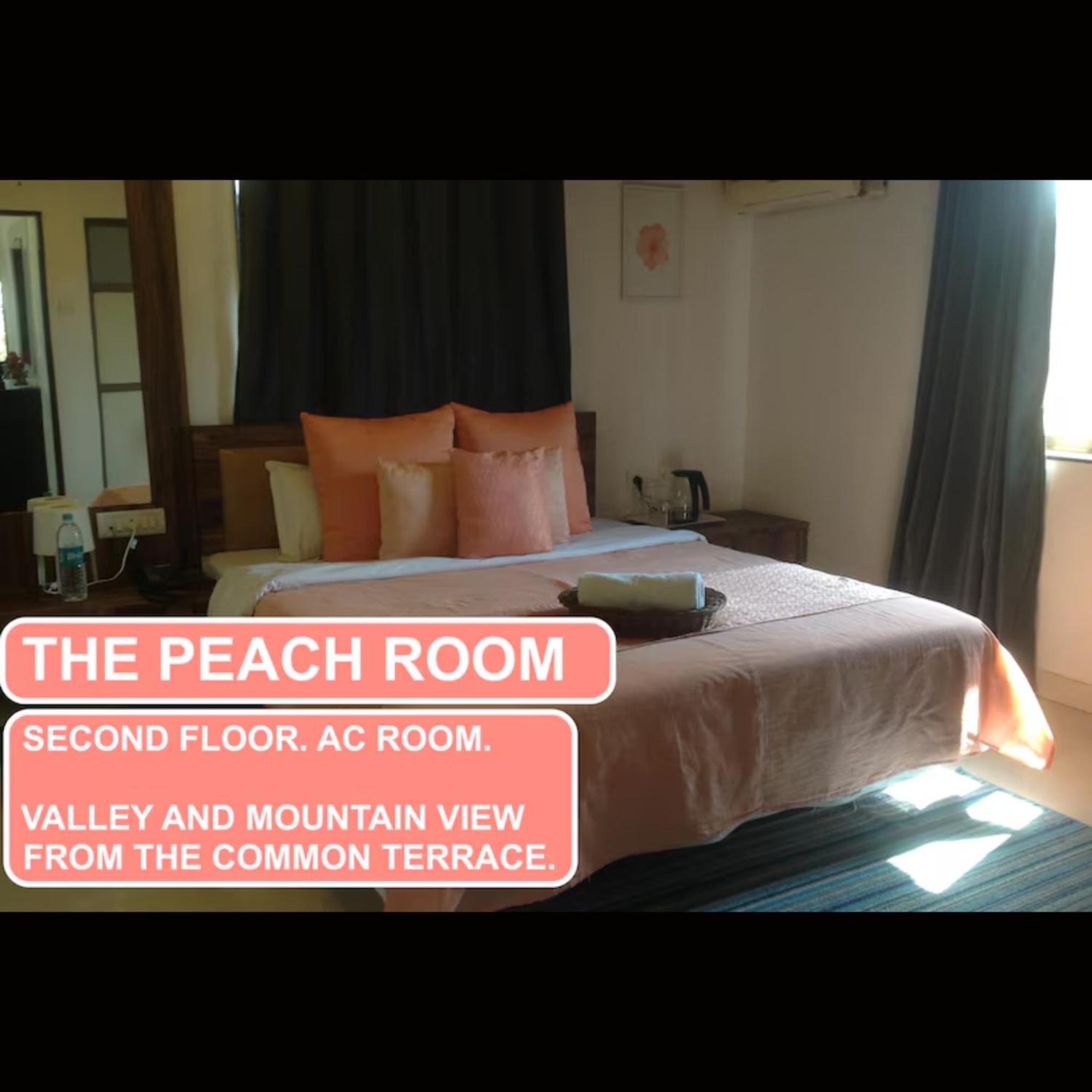 Strawberry County Hotel พันช์กานี ภายนอก รูปภาพ